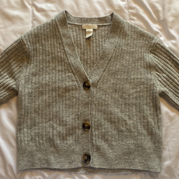 H&M button up sweater - Picture 2 of 4